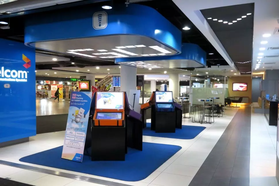 Malaysia Celcom store at KLIA2
